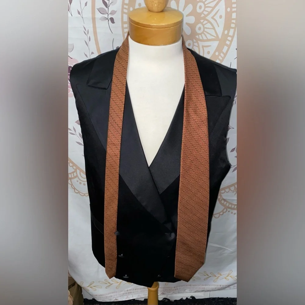 NWT Brooks Brother’s Logo Print All-over tie in brown